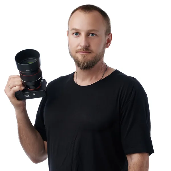 Олександр Кравчук — фотограф і ретушер, портрет із камерою