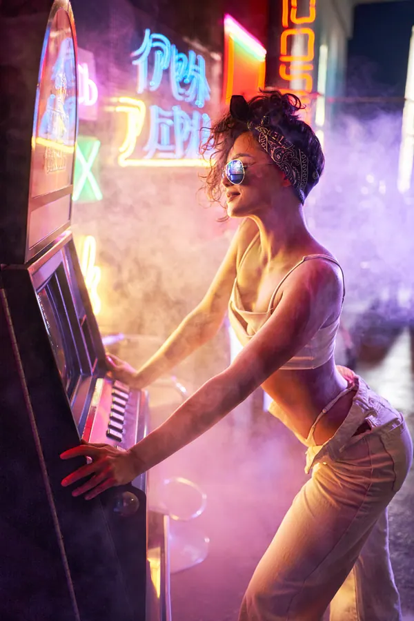 Neon light — кадр 1 з портфоліо Олександра Кравчука
