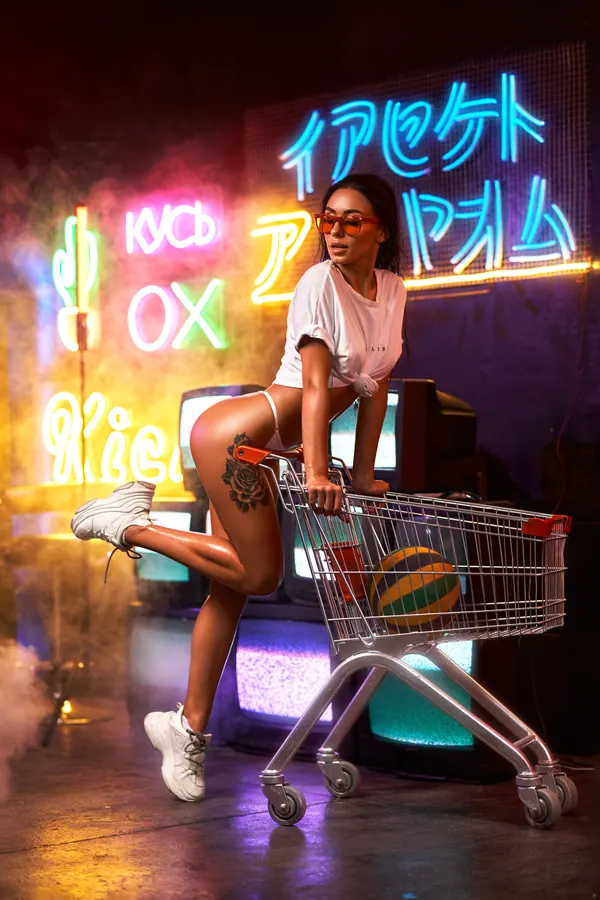 Neon light — кадр 4 з портфоліо Олександра Кравчука