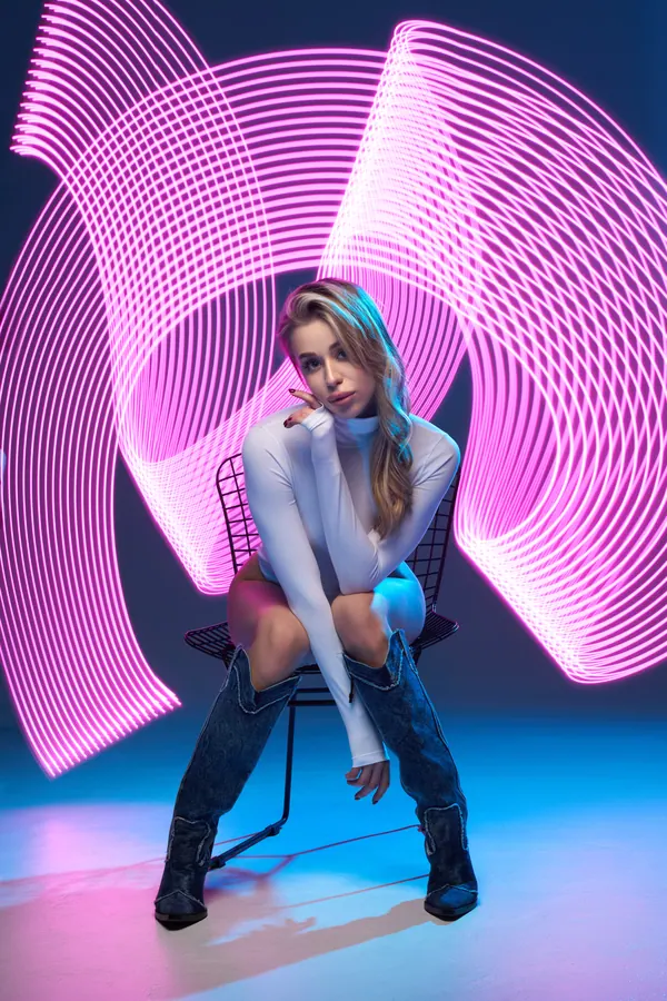 Neon light — кадр 18 з портфоліо Олександра Кравчука